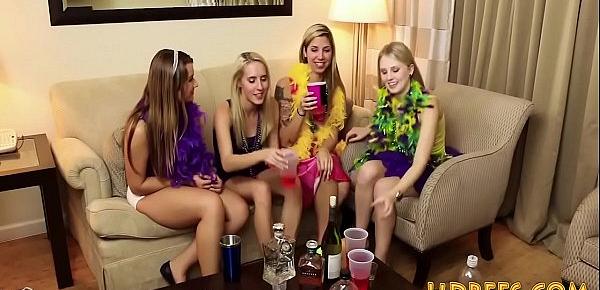  College teens fuck and eat pussy at mardi gras hotel party